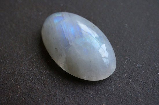レインボームーンストーン（Rainbow Moonstone）